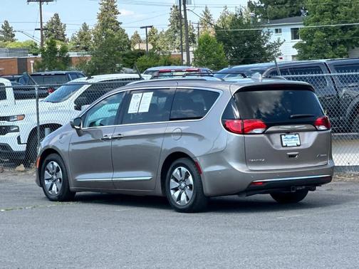 2018 Chrysler Pacifica Hybrid Limited