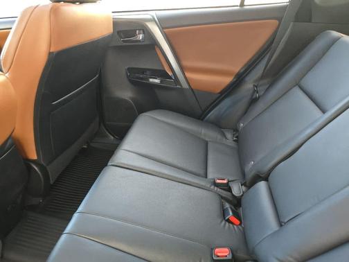 2017 Toyota RAV4 SE