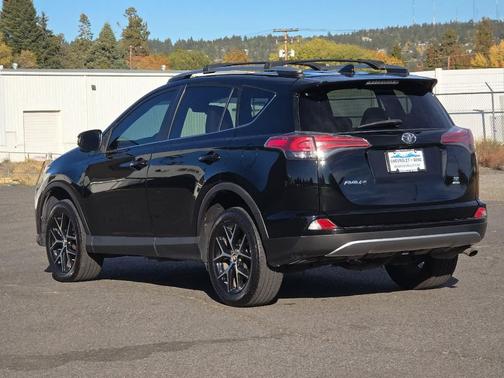 2017 Toyota RAV4 SE