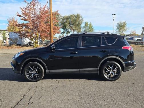 2017 Toyota RAV4 SE