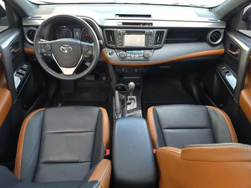 2017 Toyota RAV4 SE