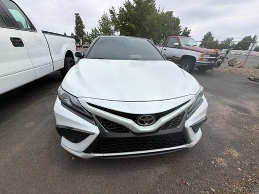 Wind Chill Pearl / Midnight Black Metallic 2024 Toyota Camry XSE