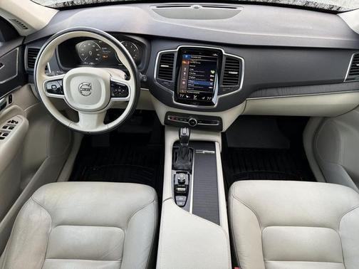 2020 Volvo XC90 T5 Momentum 7 Passenger