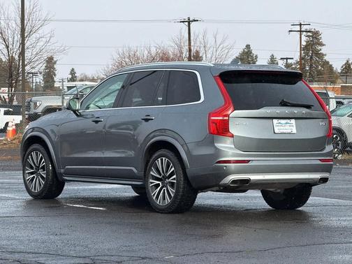 2020 Volvo XC90 T5 Momentum 7 Passenger