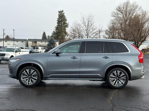 2020 Volvo XC90 T5 Momentum 7 Passenger