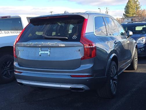 2020 Volvo XC90 T5 Momentum 7 Passenger