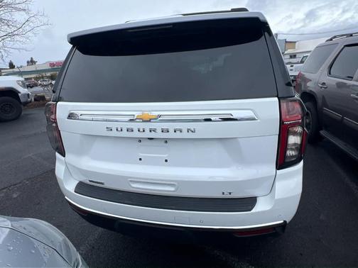 2023 Chevrolet Suburban LT