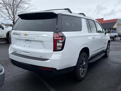 2023 Chevrolet Suburban LT