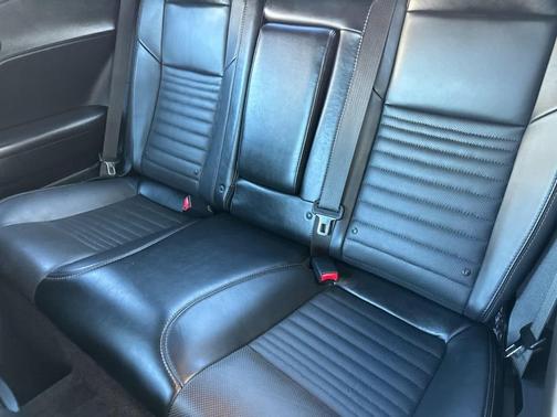 2016 Dodge Challenger 392 Hemi Scat Pack Shaker