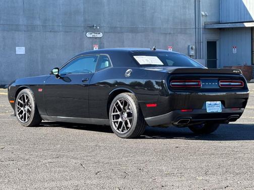 2016 Dodge Challenger 392 Hemi Scat Pack Shaker