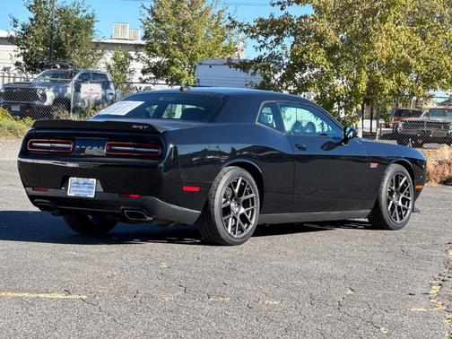 2016 Dodge Challenger 392 Hemi Scat Pack Shaker
