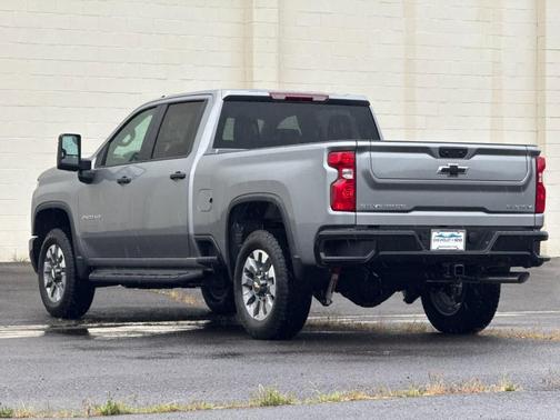 Sterling Gray Metallic 2026 Chevrolet Silverado 2500 Custom