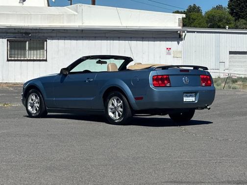 2006 Ford Mustang Deluxe