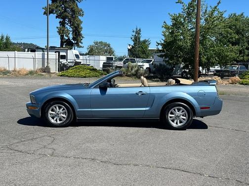 2006 Ford Mustang Deluxe