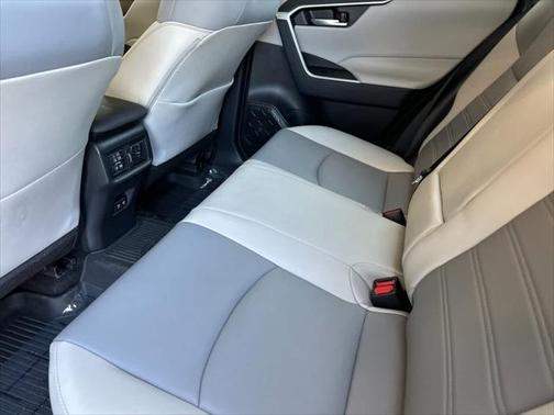 2021 Toyota RAV4 Hybrid XLE Premium