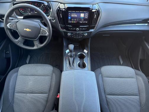 Silver Sage Metallic 2023 Chevrolet Traverse LT Cloth