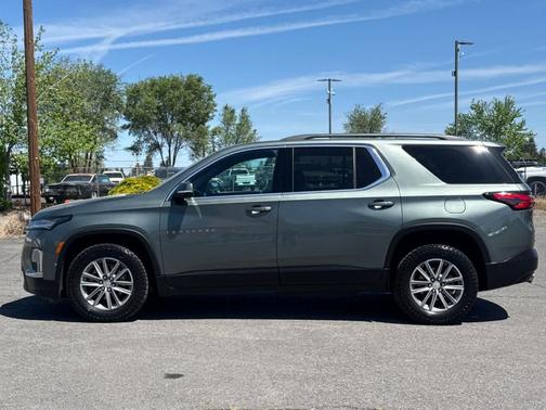 Silver Sage Metallic 2023 Chevrolet Traverse LT Cloth