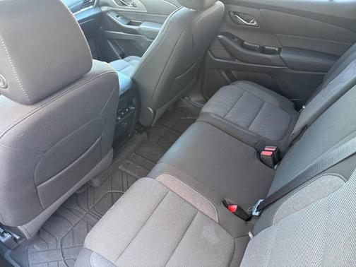 Silver Sage Metallic 2023 Chevrolet Traverse LT Cloth