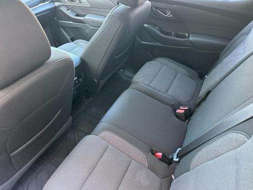Silver Sage Metallic 2023 Chevrolet Traverse LT Cloth