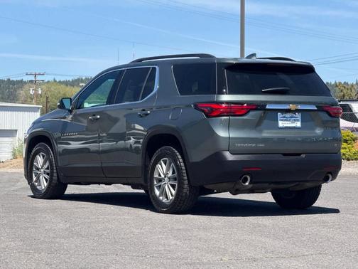 Silver Sage Metallic 2023 Chevrolet Traverse LT Cloth