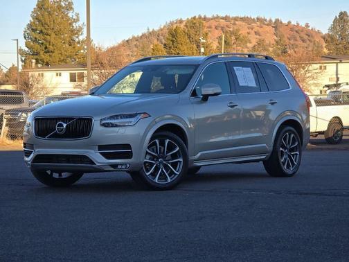 2016 Volvo XC90 T6 Momentum