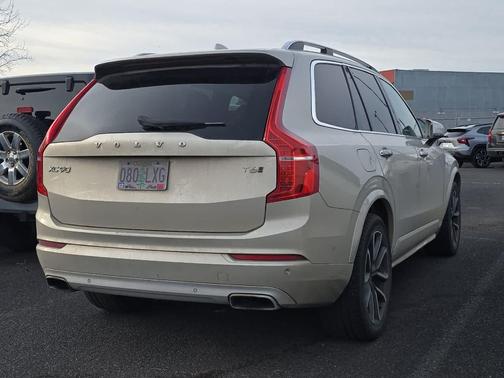 2016 Volvo XC90 T6 Momentum