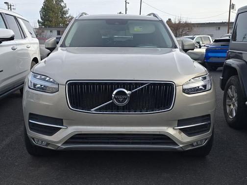 2016 Volvo XC90 T6 Momentum