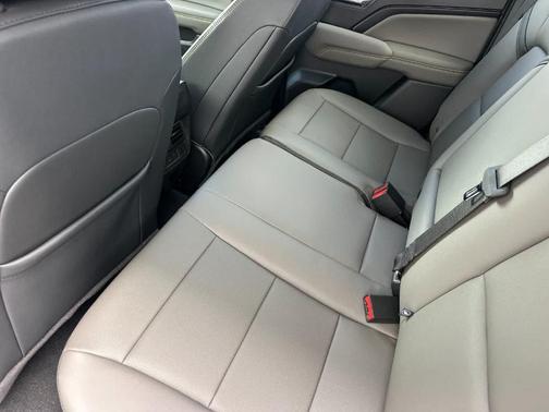 White Sand 2026 Chevrolet Colorado ZR2