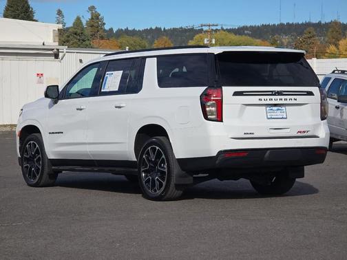 2023 Chevrolet Suburban RST