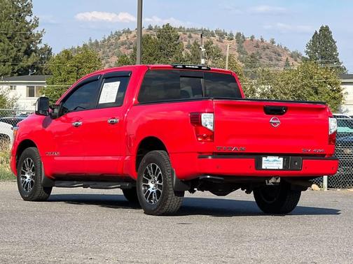 2021 Nissan Titan SV