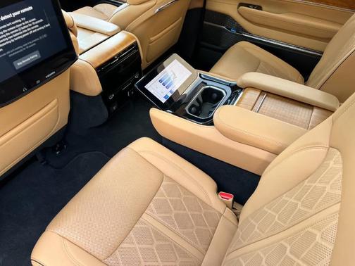 2022 Jeep Grand Wagoneer Series III