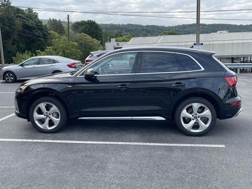 2022 Audi Q5 45 S line Premium Plus
