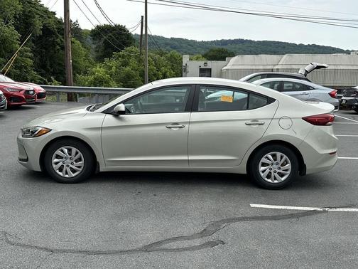Mineral Beige 2018 Hyundai ELANTRA SE