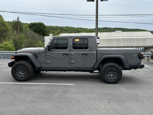 Sting-Gray Clearcoat 2021 Jeep Gladiator Mojave 4x4