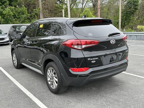 Black Noir Pearl 2017 Hyundai TUCSON SE Plus
