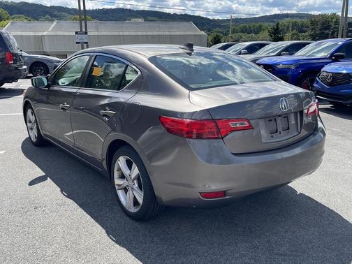 2013 Acura ILX 2.0L Technology