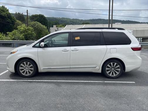 2017 Toyota Sienna Limited Premium