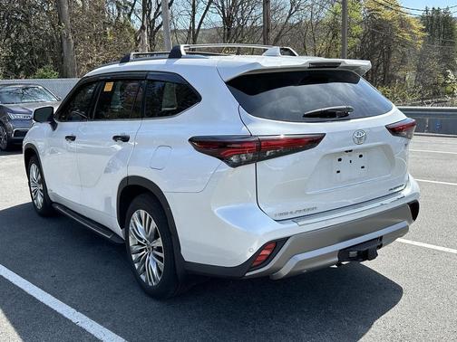 Wind Chill Pearl 2025 Toyota Highlander Hybrid Platinum