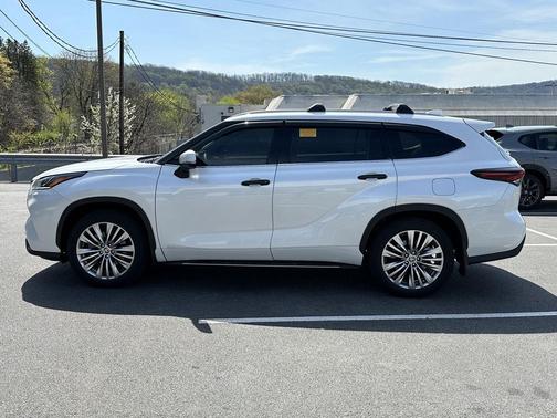Wind Chill Pearl 2025 Toyota Highlander Hybrid Platinum