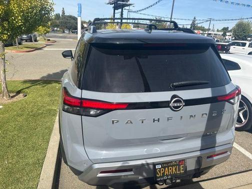 2t Gry Blk Roof 2024 Nissan Pathfinder SL