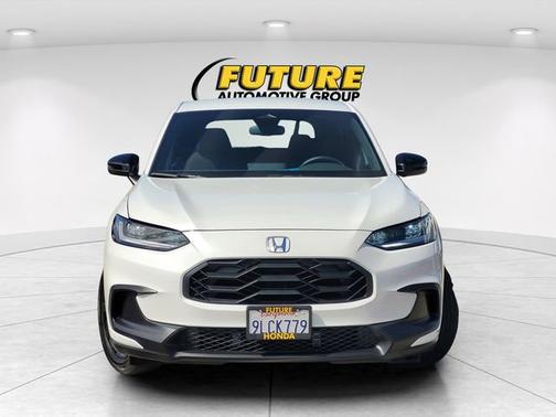 Platinum White Pearl 2024 Honda HR-V
