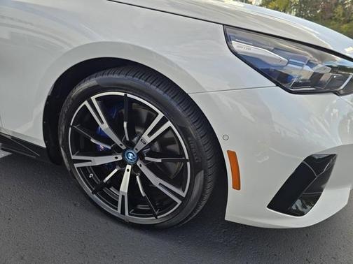 2024 BMW i5 M60