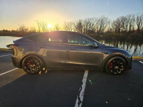 2021 Tesla Model Y Long Range Dual Motor All-Wheel Drive