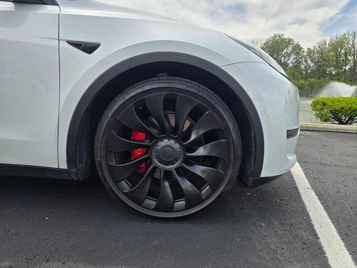 Pearl White Multi-Coat 2022 Tesla Model Y Performance Dual Motor All-Wheel Drive