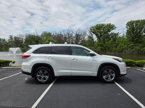 Blizzard Pearl 2019 Toyota Highlander Hybrid Platinum