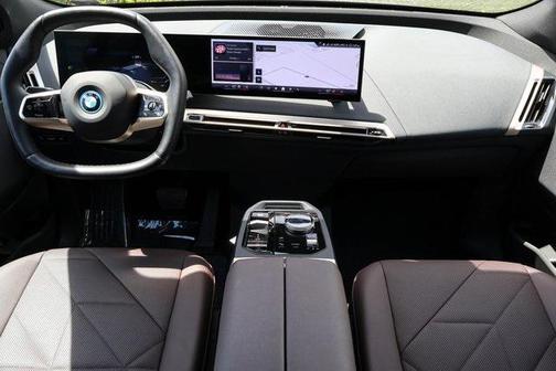 2025 BMW iX xDrive50