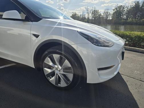 2024 Tesla Model Y Long Range Dual Motor All-Wheel Drive