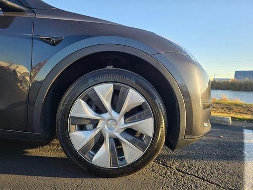 2024 Tesla Model Y Long Range Dual Motor All-Wheel Drive