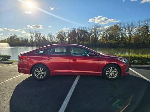 2017 Hyundai SONATA SE
