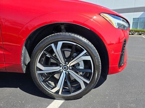 2025 Volvo XC60 Plug-In Hybrid Ultra, T8 AWD Electric/Gasoline, Dark